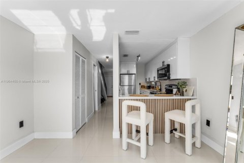 Touwnhouse à louer à Miami, Floride: 2 chambres, 86.96 m2 № 1973121 - photo 3