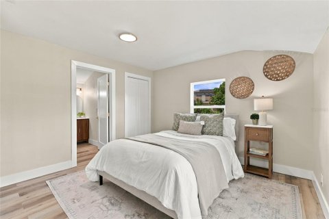 House in Saint Petersburg, Florida 3 bedrooms, 118.64 sq.m. № 2397106 - photo 17