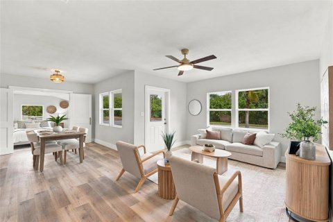 House in Saint Petersburg, Florida 3 bedrooms, 118.64 sq.m. № 2397106 - photo 7