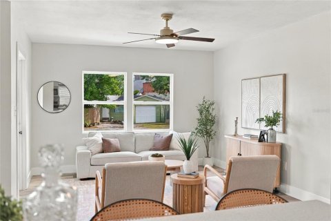 House in Saint Petersburg, Florida 3 bedrooms, 118.64 sq.m. № 2397106 - photo 10