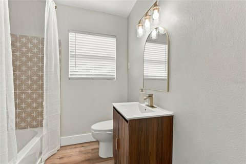 House in Saint Petersburg, Florida 3 bedrooms, 118.64 sq.m. № 2397106 - photo 23