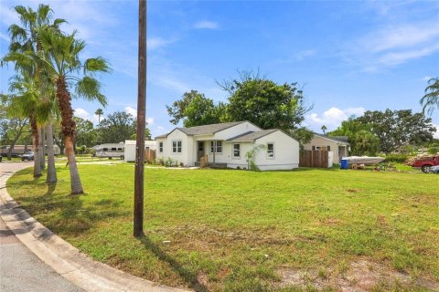 House in Saint Petersburg, Florida 3 bedrooms, 118.64 sq.m. № 2397106 - photo 3