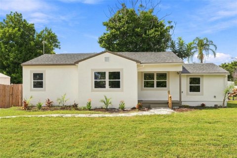 House in Saint Petersburg, Florida 3 bedrooms, 118.64 sq.m. № 2397106 - photo 2