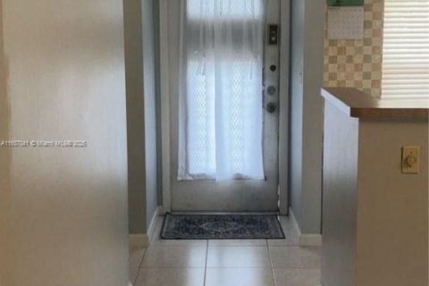 Купить кондоминиум в Тамарак, Флорида 1 спальня, 61.32м2, № 1310343 - фото 7