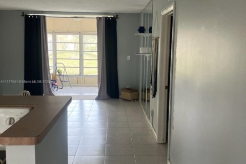 Купить кондоминиум в Тамарак, Флорида 1 спальня, 61.32м2, № 1310343 - фото 9