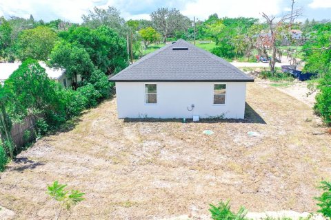House in Babson Park, Florida 3 bedrooms, 109.07 sq.m. № 1898494 - photo 7