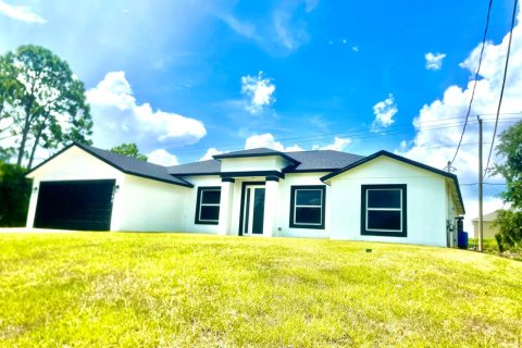 House in Palm Bay, Florida 4 bedrooms, 183.3 sq.m. № 2177011 - photo 3