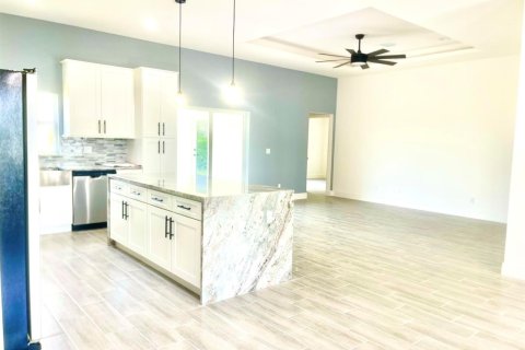 House in Palm Bay, Florida 4 bedrooms, 183.3 sq.m. № 2177011 - photo 6