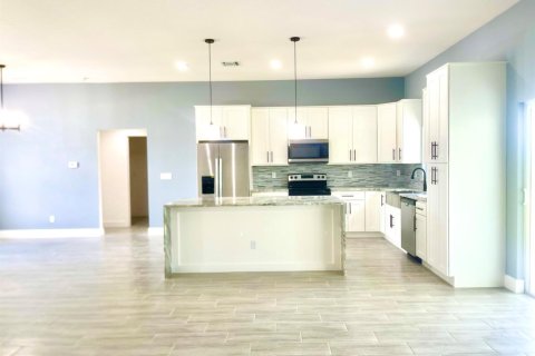 House in Palm Bay, Florida 4 bedrooms, 183.3 sq.m. № 2177011 - photo 7