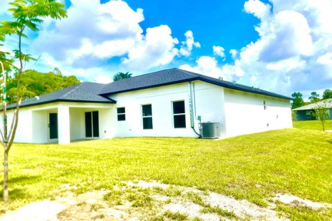 House in Palm Bay, Florida 4 bedrooms, 183.3 sq.m. № 2177011 - photo 4