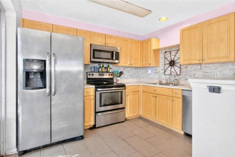 Villa ou maison à vendre à Valrico, Floride: 3 chambres, 122.63 m2 № 2323050 - photo 10