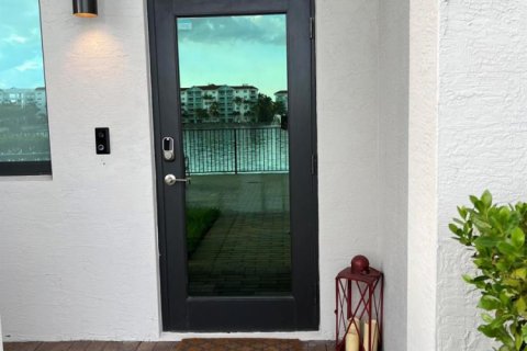 Townhouse in Doral, Florida 3 bedrooms, 259.1 sq.m. № 2087072 - photo 16