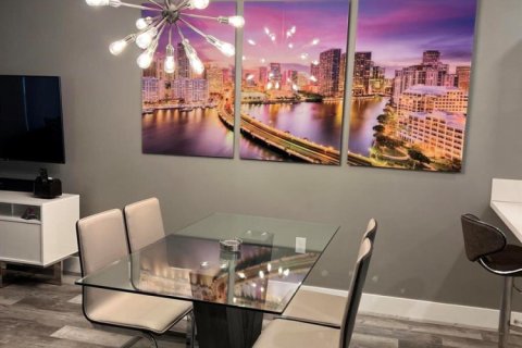 Townhouse in Doral, Florida 3 bedrooms, 259.1 sq.m. № 2087072 - photo 18