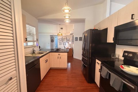 House in Port St. Lucie, Florida 3 bedrooms, 128.48 sq.m. № 2185324 - photo 19