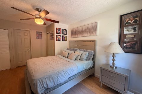 House in Port St. Lucie, Florida 3 bedrooms, 128.48 sq.m. № 2185324 - photo 16