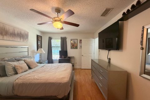 House in Port St. Lucie, Florida 3 bedrooms, 128.48 sq.m. № 2185324 - photo 13