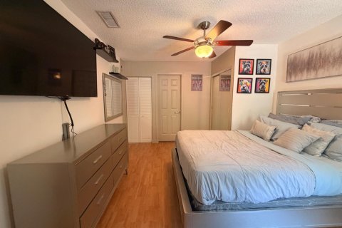 House in Port St. Lucie, Florida 3 bedrooms, 128.48 sq.m. № 2185324 - photo 15