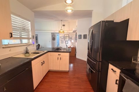 House in Port St. Lucie, Florida 3 bedrooms, 128.48 sq.m. № 2185324 - photo 18