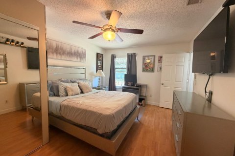 House in Port St. Lucie, Florida 3 bedrooms, 128.48 sq.m. № 2185324 - photo 12