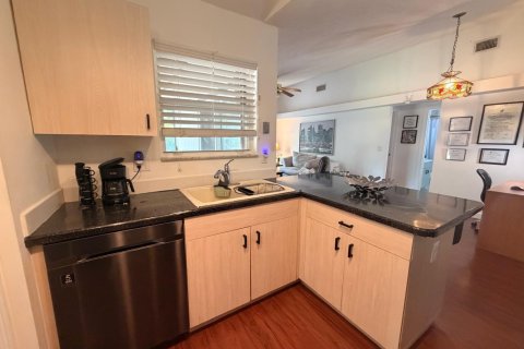 House in Port St. Lucie, Florida 3 bedrooms, 128.48 sq.m. № 2185324 - photo 17