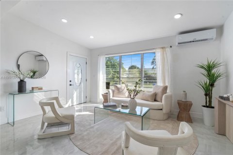 Купить виллу или дом в Помпано-Бич, Флорида 3 спальни, 113.9м2, № 2006041 - фото 2