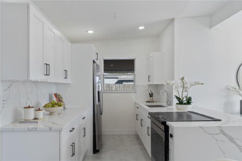 Купить виллу или дом в Помпано-Бич, Флорида 3 спальни, 113.9м2, № 2006041 - фото 8