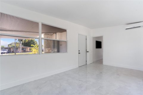 Купить виллу или дом в Помпано-Бич, Флорида 3 спальни, 113.9м2, № 2006041 - фото 16