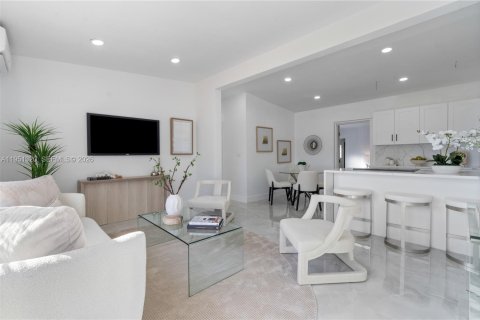 Купить виллу или дом в Помпано-Бич, Флорида 3 спальни, 113.9м2, № 2006041 - фото 1