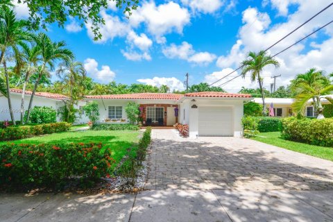 Villa ou maison à louer à Coral Gables, Floride: 3 chambres, 160.81 m2 № 2060535 - photo 2
