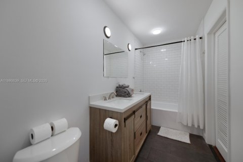 Villa ou maison à louer à Coral Gables, Floride: 3 chambres, 160.81 m2 № 2060535 - photo 30