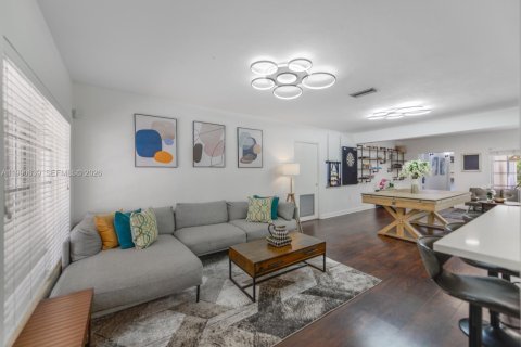 Villa ou maison à louer à Coral Gables, Floride: 3 chambres, 160.81 m2 № 2060535 - photo 5