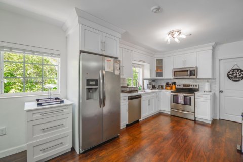 Villa ou maison à louer à Coral Gables, Floride: 3 chambres, 160.81 m2 № 2060535 - photo 11