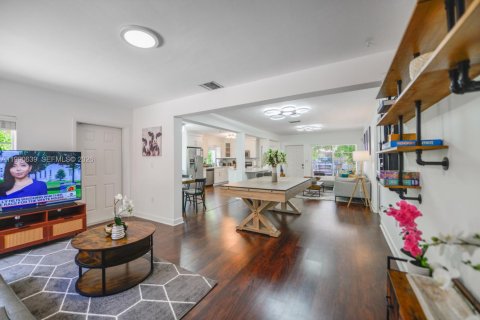 Villa ou maison à louer à Coral Gables, Floride: 3 chambres, 160.81 m2 № 2060535 - photo 3