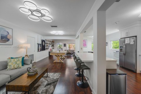 Villa ou maison à louer à Coral Gables, Floride: 3 chambres, 160.81 m2 № 2060535 - photo 8