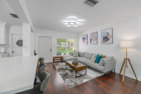 Villa ou maison à louer à Coral Gables, Floride: 3 chambres, 160.81 m2 № 2060535 - photo 4