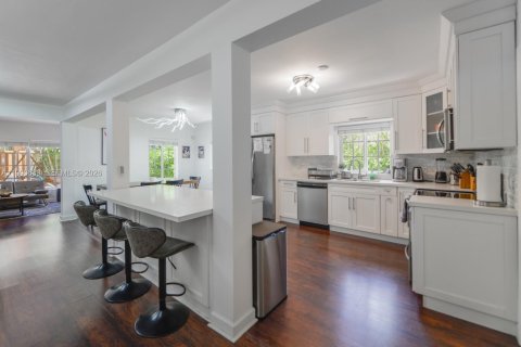 Villa ou maison à louer à Coral Gables, Floride: 3 chambres, 160.81 m2 № 2060535 - photo 14
