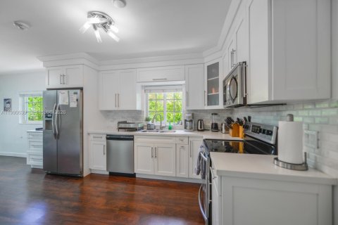 Villa ou maison à louer à Coral Gables, Floride: 3 chambres, 160.81 m2 № 2060535 - photo 10