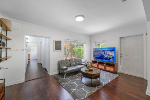 Villa ou maison à louer à Coral Gables, Floride: 3 chambres, 160.81 m2 № 2060535 - photo 6