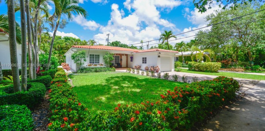 Villa ou maison à Coral Gables, Floride 3 chambres, 160.81 m2 № 2060535
