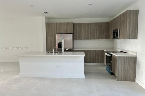 Adosado en alquiler en Miami, Florida, 3 dormitorios № 2055459 - foto 5