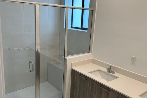 Adosado en alquiler en Miami, Florida, 3 dormitorios № 2055459 - foto 13