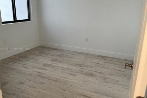 Adosado en alquiler en Miami, Florida, 3 dormitorios № 2055459 - foto 8