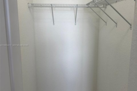 Adosado en alquiler en Miami, Florida, 3 dormitorios № 2055459 - foto 11