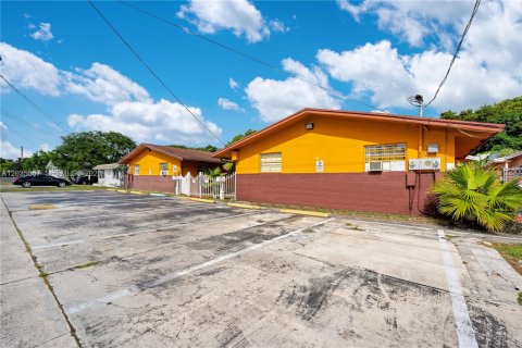Propiedad comercial en venta en Hallandale Beach, Florida, 1299.7 m2 № 2084908 - foto 5