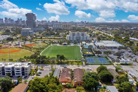Propiedad comercial en venta en Hallandale Beach, Florida, 1299.7 m2 № 2084908 - foto 23