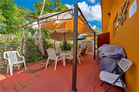 Propiedad comercial en venta en Hallandale Beach, Florida, 1299.7 m2 № 2084908 - foto 15