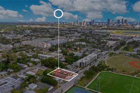 Propiedad comercial en venta en Hallandale Beach, Florida, 1299.7 m2 № 2084908 - foto 29