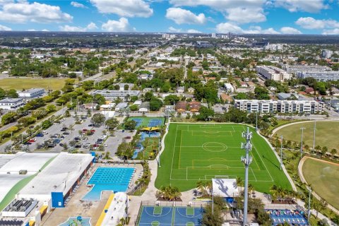Propiedad comercial en venta en Hallandale Beach, Florida, 1299.7 m2 № 2084908 - foto 27