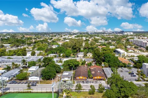 Propiedad comercial en venta en Hallandale Beach, Florida, 1299.7 m2 № 2084908 - foto 28