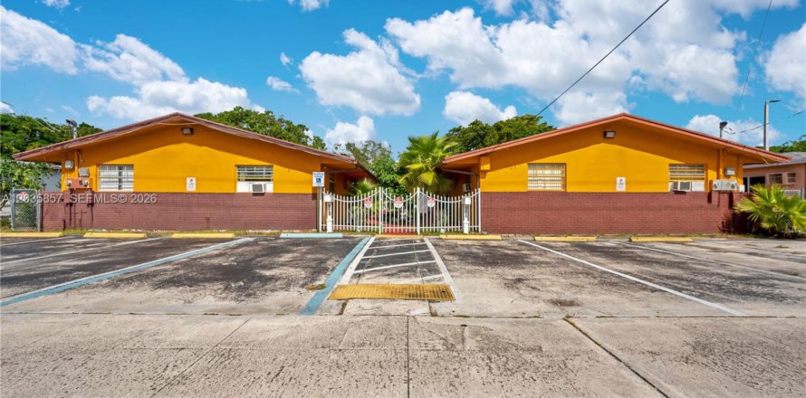 Propiedad comercial en Hallandale Beach, Florida 1299.7 m2 № 2084908